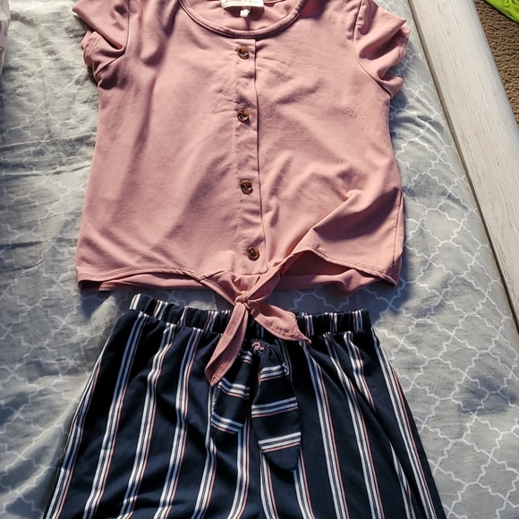 Two piece set - Picture 3 of 3